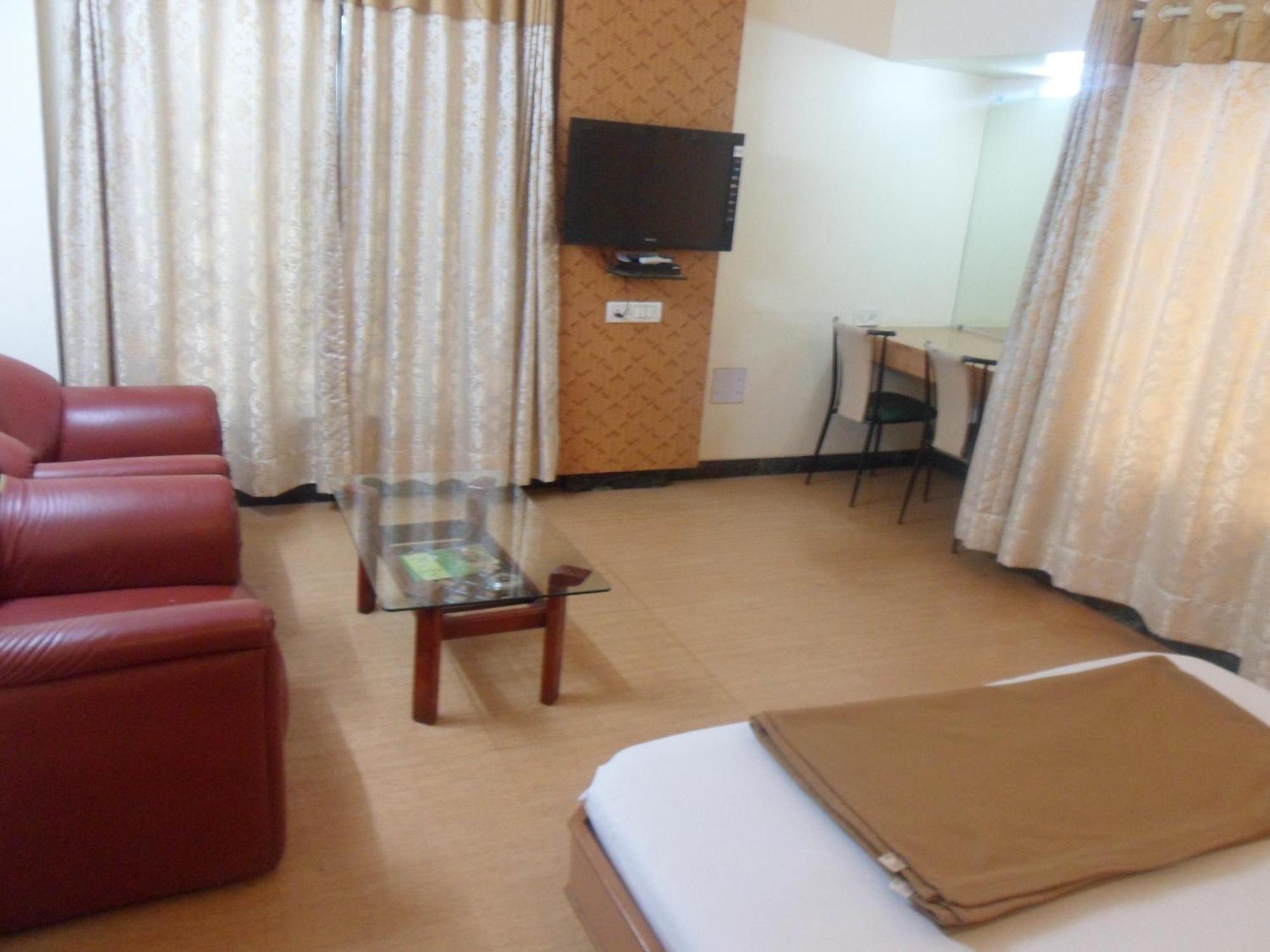 Hotel Pooja International Nashik Room photo