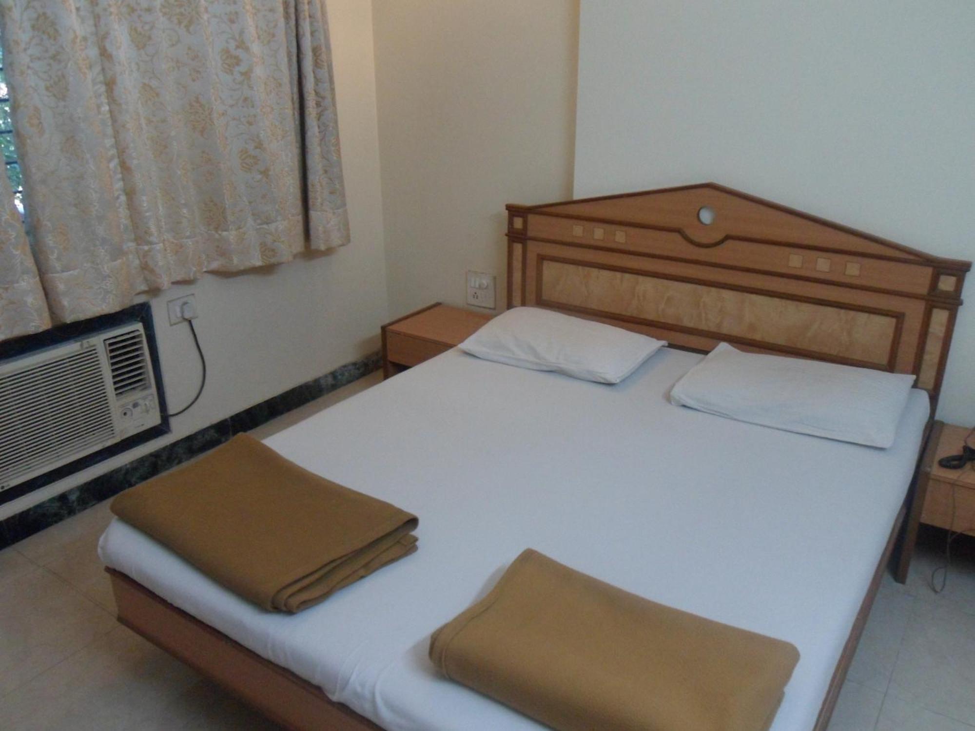 Hotel Pooja International Nashik Room photo