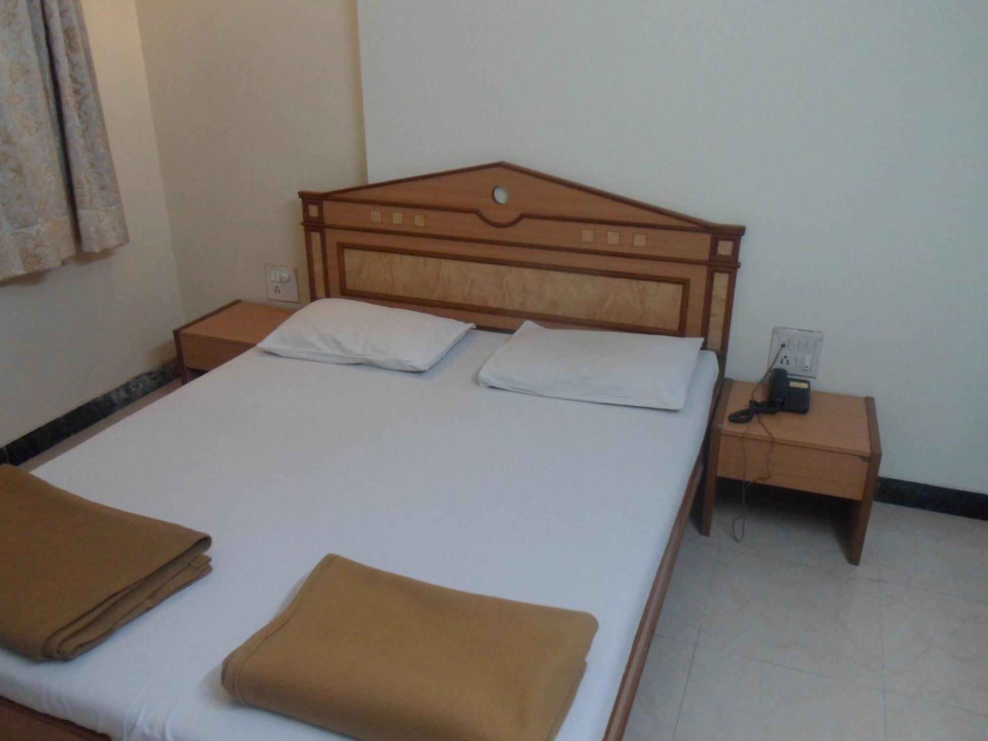 Hotel Pooja International Nashik Room photo