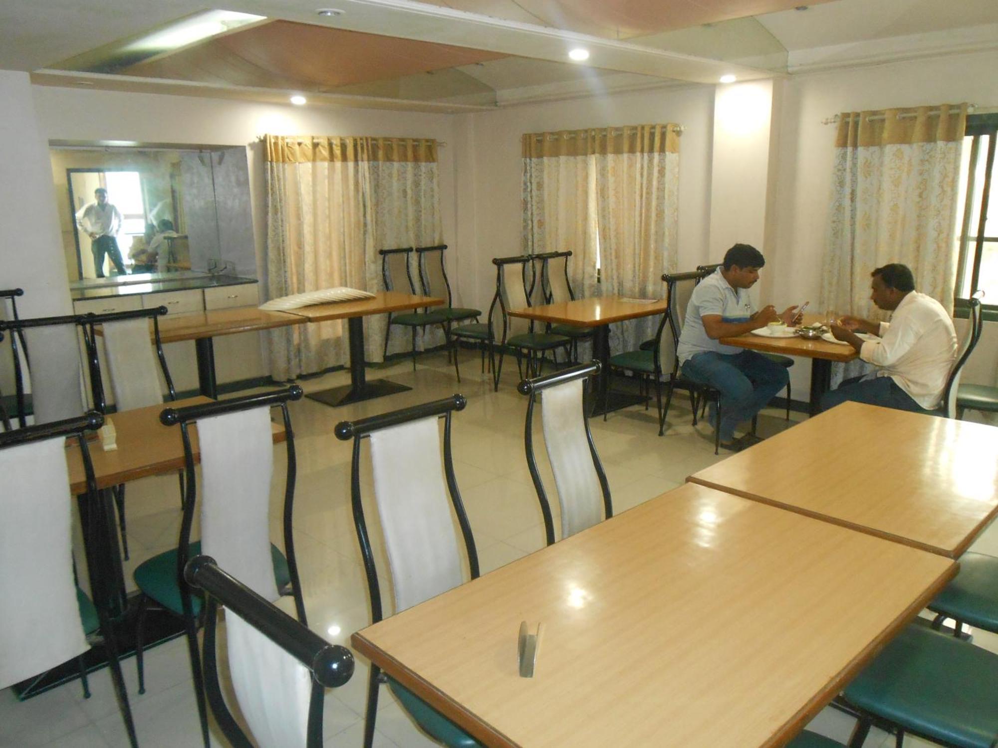 Hotel Pooja International Nashik Exterior photo