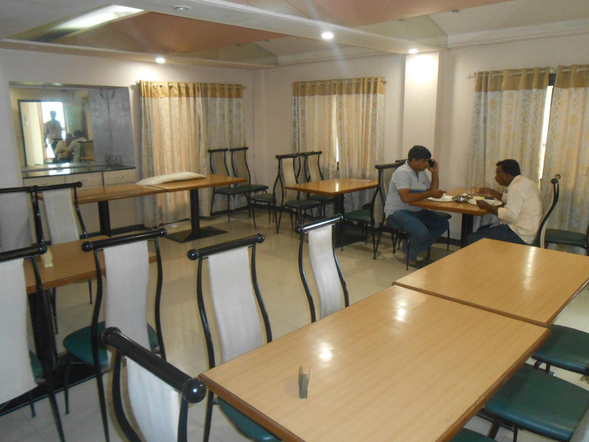 Hotel Pooja International Nashik Exterior photo